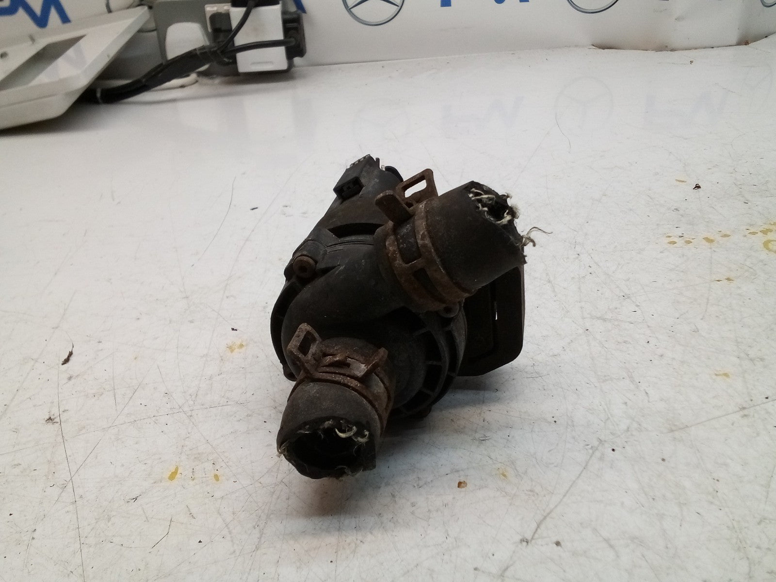 Mercedes E-CLASS W211 ELECTRIC COOLANT WATER PUMP A2118350028 FM00795