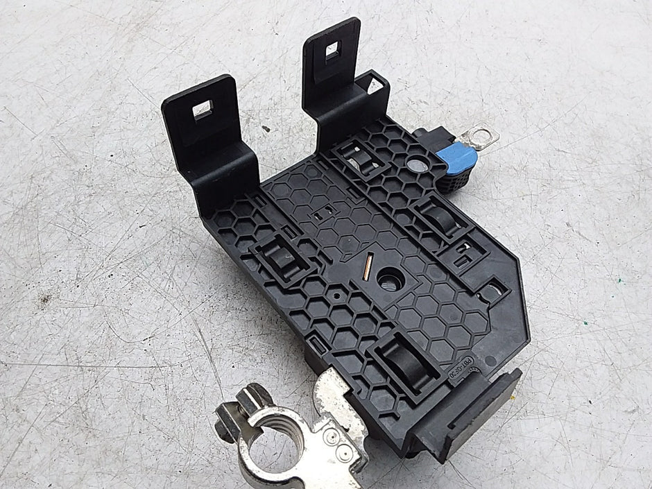 MERCEDES  B-CLASS W247 BATTERY TERMINAL LIMITER BRACKET UNIT A2479067502 FMR10