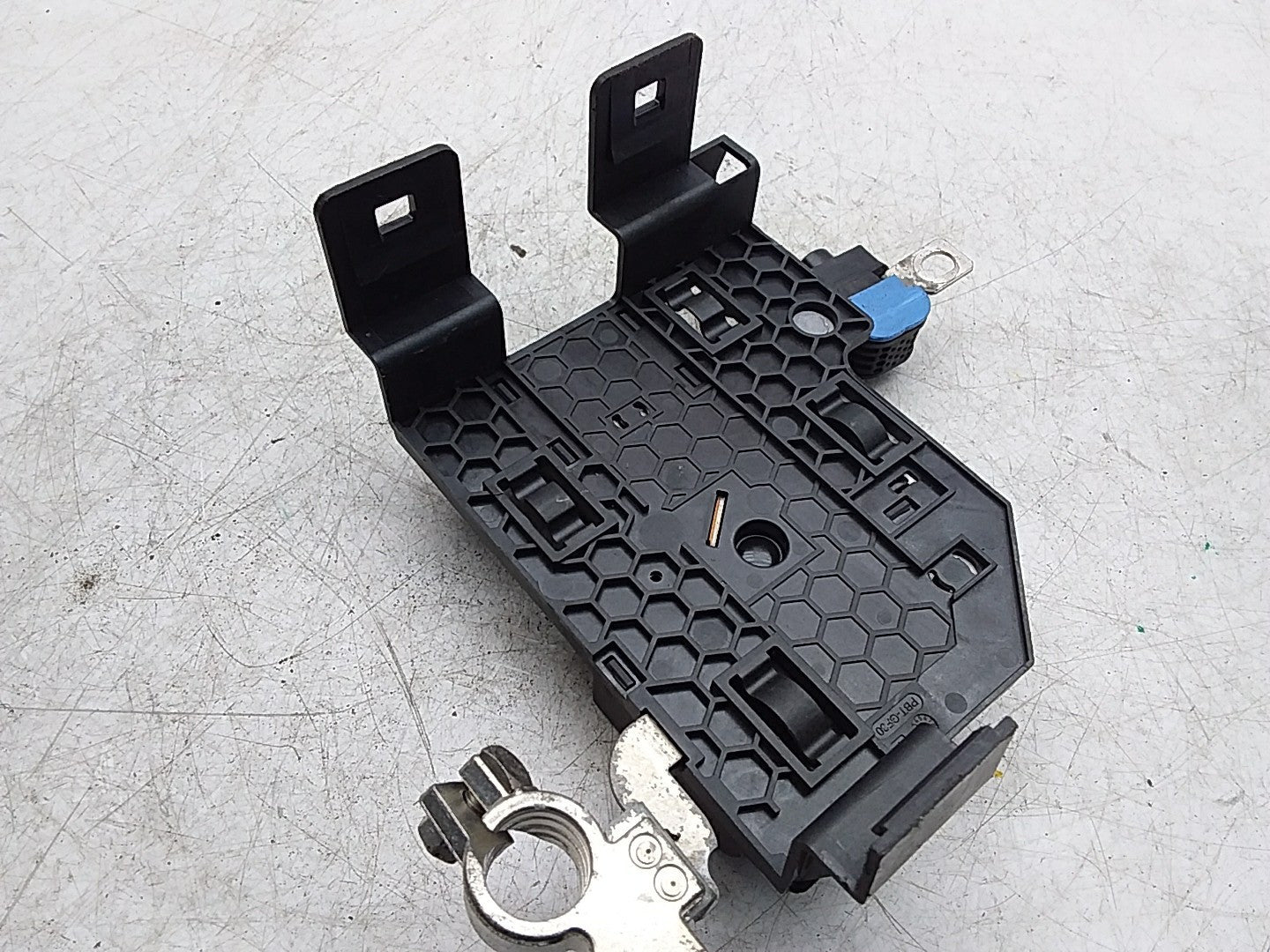 MERCEDES  B-CLASS W247 BATTERY TERMINAL LIMITER BRACKET UNIT A2479067502 FMR10