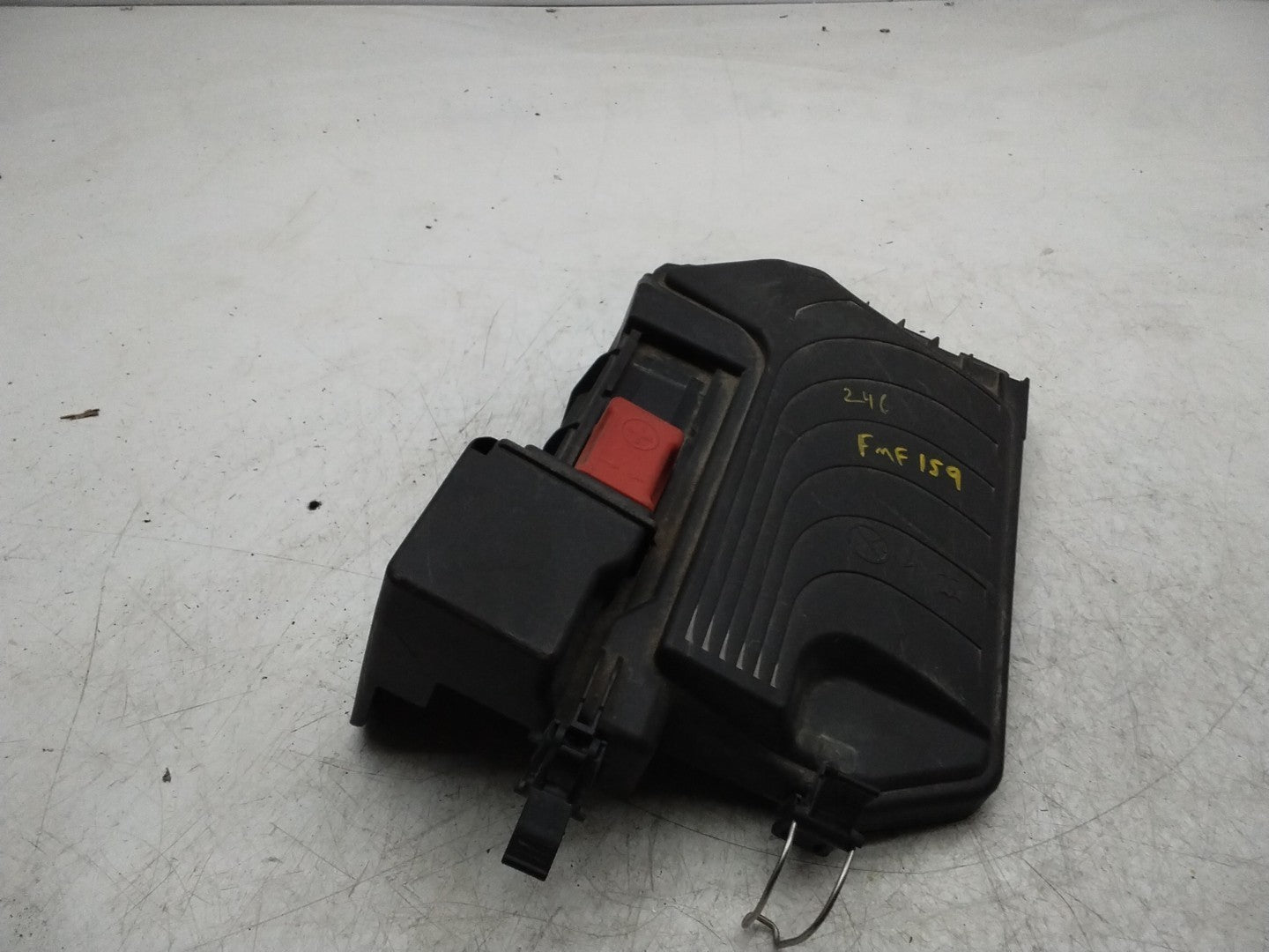 MERCEDES BENZ  B-CLASS  W246 FUSE RELAY JUNCTION BOX LID A2465400182  FMF159